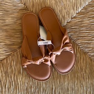 NWT Gap Faux Leather Tie Knot Sandal